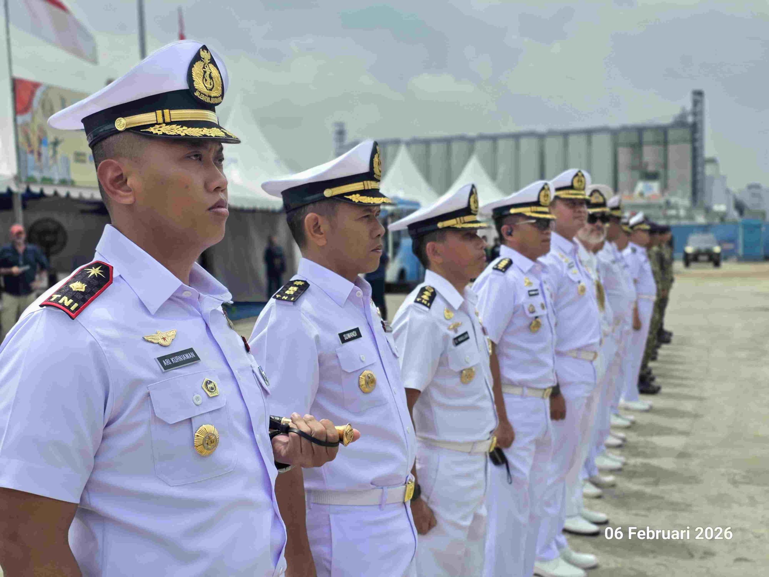 TNI AL – KODAERAL III LEPAS KEBERANGKATAN KAPAL ASING HMAS TOOWOOMBA
