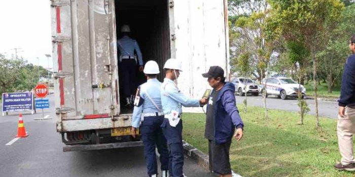 Satpom Lanud Sjamsudin Noor Gelar Operasi Gaktib Gabungan, Perketat Pengawasan Kendaraan di Bandara Internasional