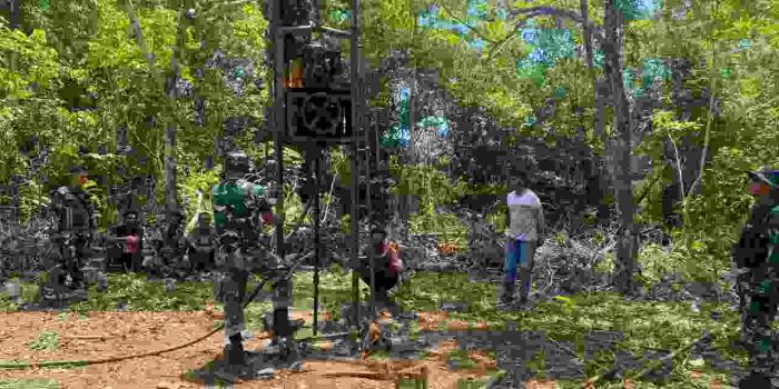 Personel TMMD Lanjutkan Pengeboran Sumur Bor di Desa Maba