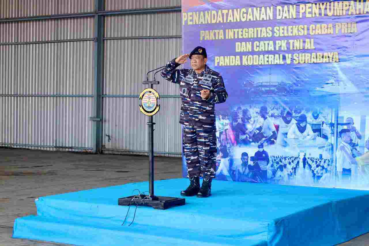 PENANDATANGANAN PAKTA INTEGRITAS SELEKSI CALON BINTARA DAN TAMTAMA PK TA. 2026 PANDA KODAERAL V DI SURABAYA
