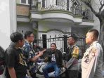 Quick Respon Polsek Cilincing Tindaklanjuti Aduan Warga Melalui 110 Terkait Pengerusakan Pagar Rumah