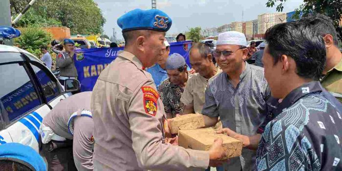 Jumat Berkah di Tanjung Priok: Wujud Kepedulian Polri Pererat Silaturahmi dengan Masyarakat
