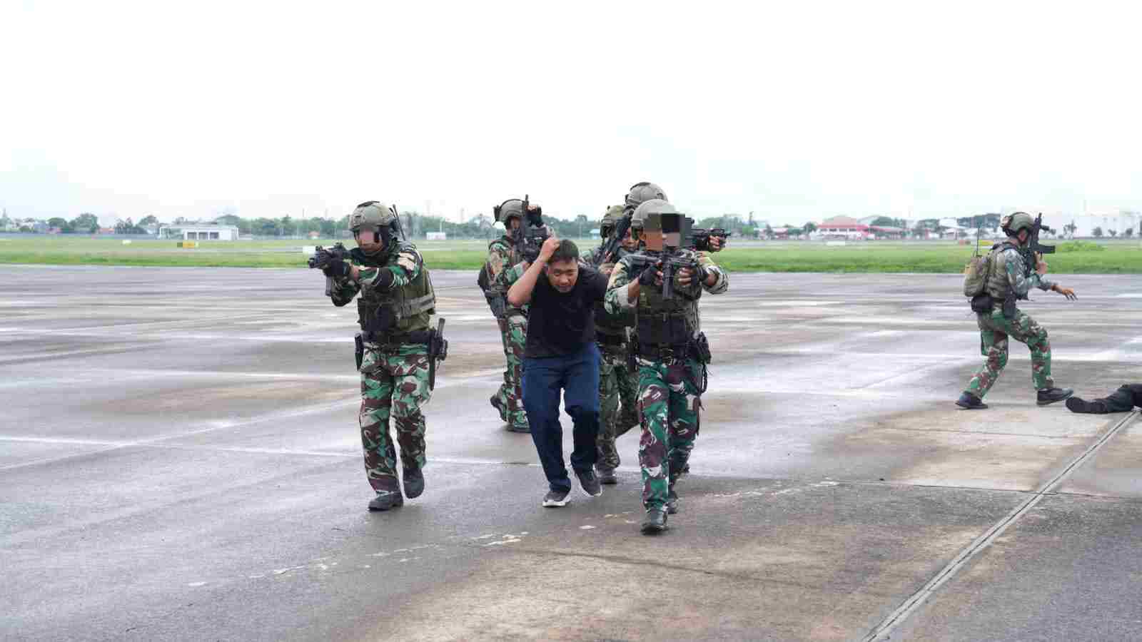 KOPASKA TNI AL PASTIKAN KEAMANAN OBJEK VITAL NASIONAL DENGAN LATIHAN ANTI PEMBAJAKAN PESAWAT