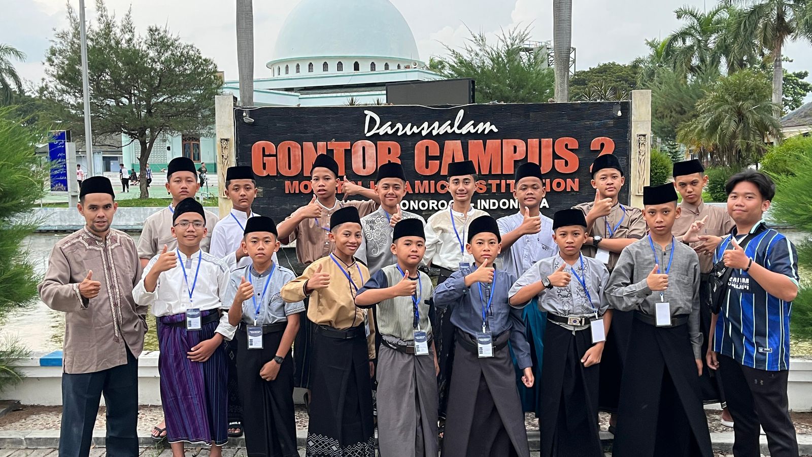 12 TAHUN MENJADI JEMBATAN KE GERBANG GONTOR