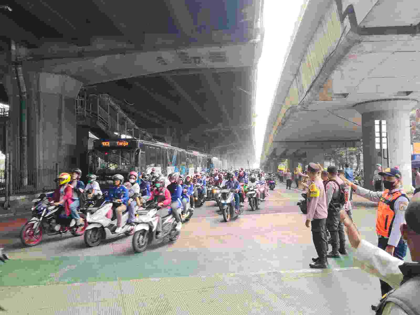 Ribuan Buruh Lintasi Kelapa Gading saat May Day 2026, Polisi Pastikan Situasi Aman dan Kondusif