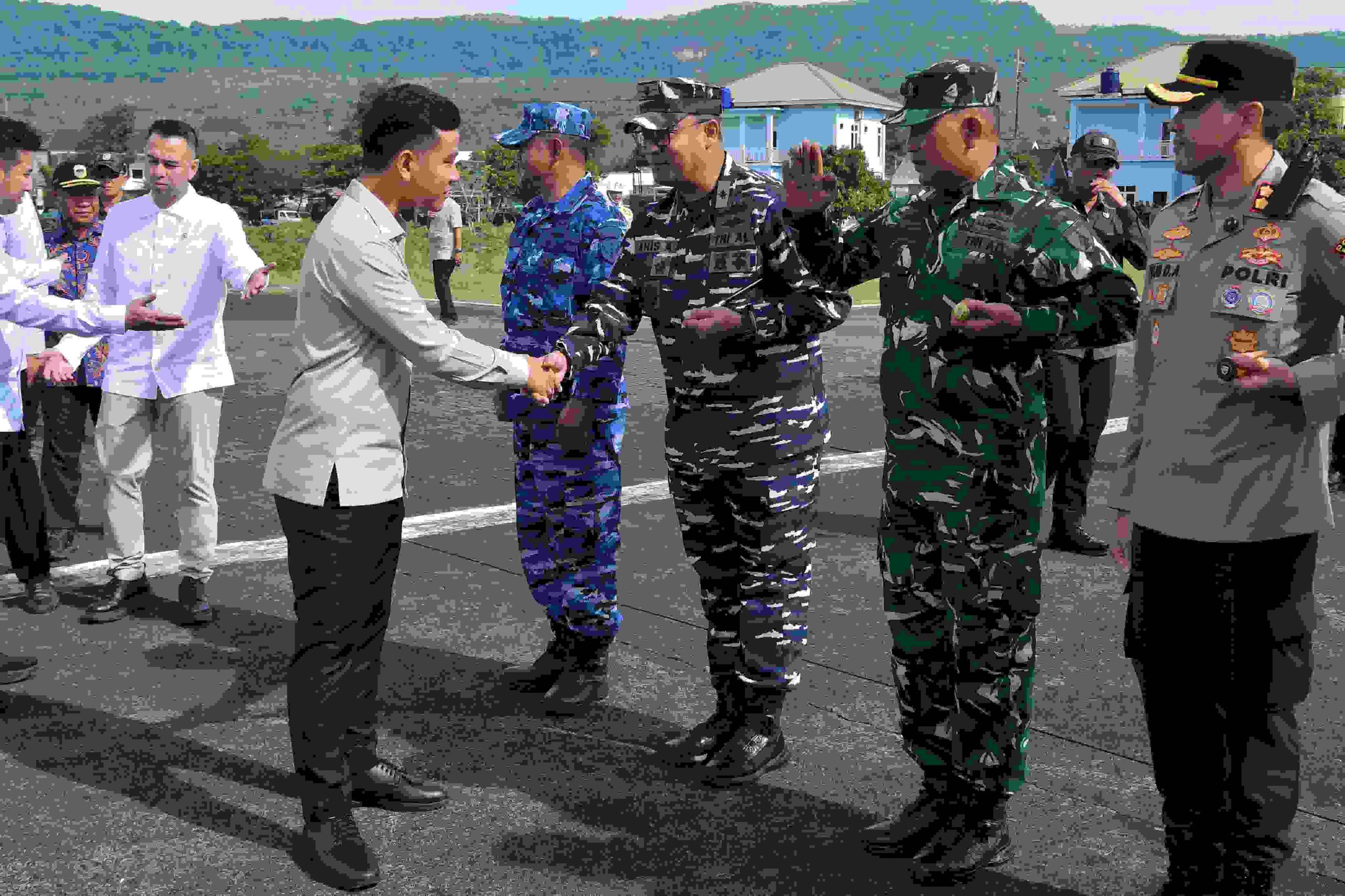 Lanal Pacitan Sambut Kunjungan kerja Wakil Presiden RI di Kabupaten Pacitan.