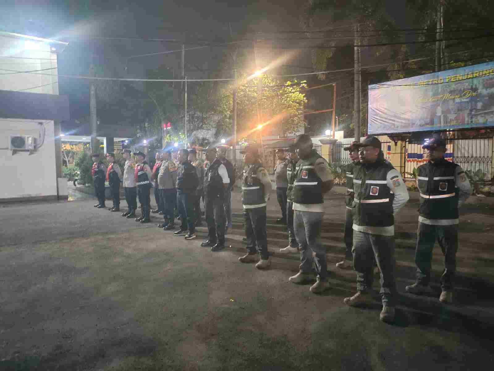 Jaga Jakarta, Jaga Lingkungan: Polsek Metro Penjaringan Gelar Apel KRYD dan Patroli Antisipasi Tawuran