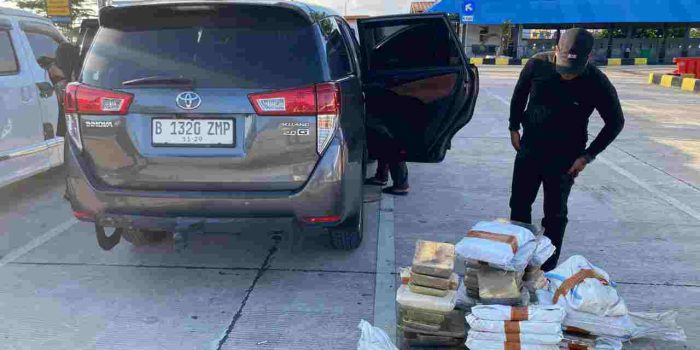 Gagalkan Penyelundupan 1,2 Ton Timah Ilegal, Satlap Tri Cakti bersama Tim Intelrem 045/Gaya Amankan 3 Terduga Pelaku di Pelabuhan Tanjung Kalian
