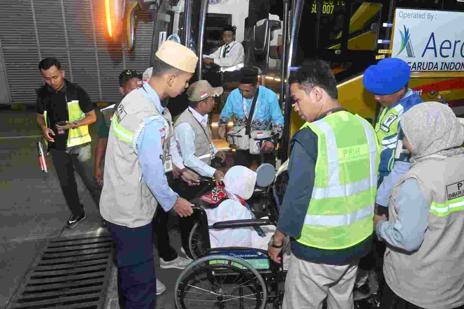 Lanud Sjamsudin Noor Hadir di Tengah Jamaah, Mengawal Keberangkatan Haji dengan Sepenuh Hati