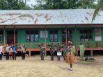 Antusiasme Tinggi Warnai Upacara Hardiknas di SD Naena Kekwa Bersama Satgas TMMD Kodim 1710/Mimika