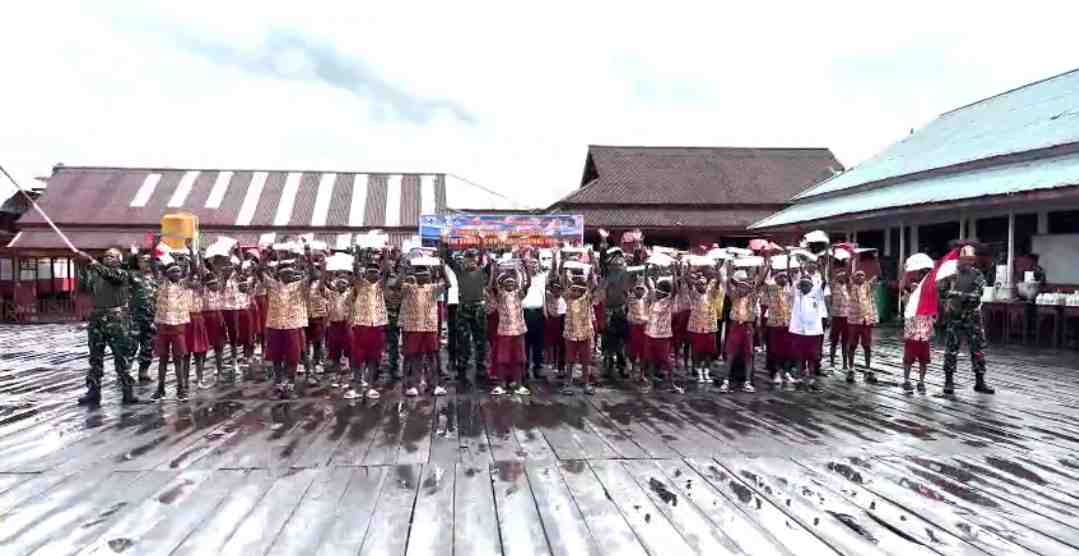 Koops TNI Habema Gelar Bhakti Pertiwi Hardiknas 2026 di SDN 1 Pomako