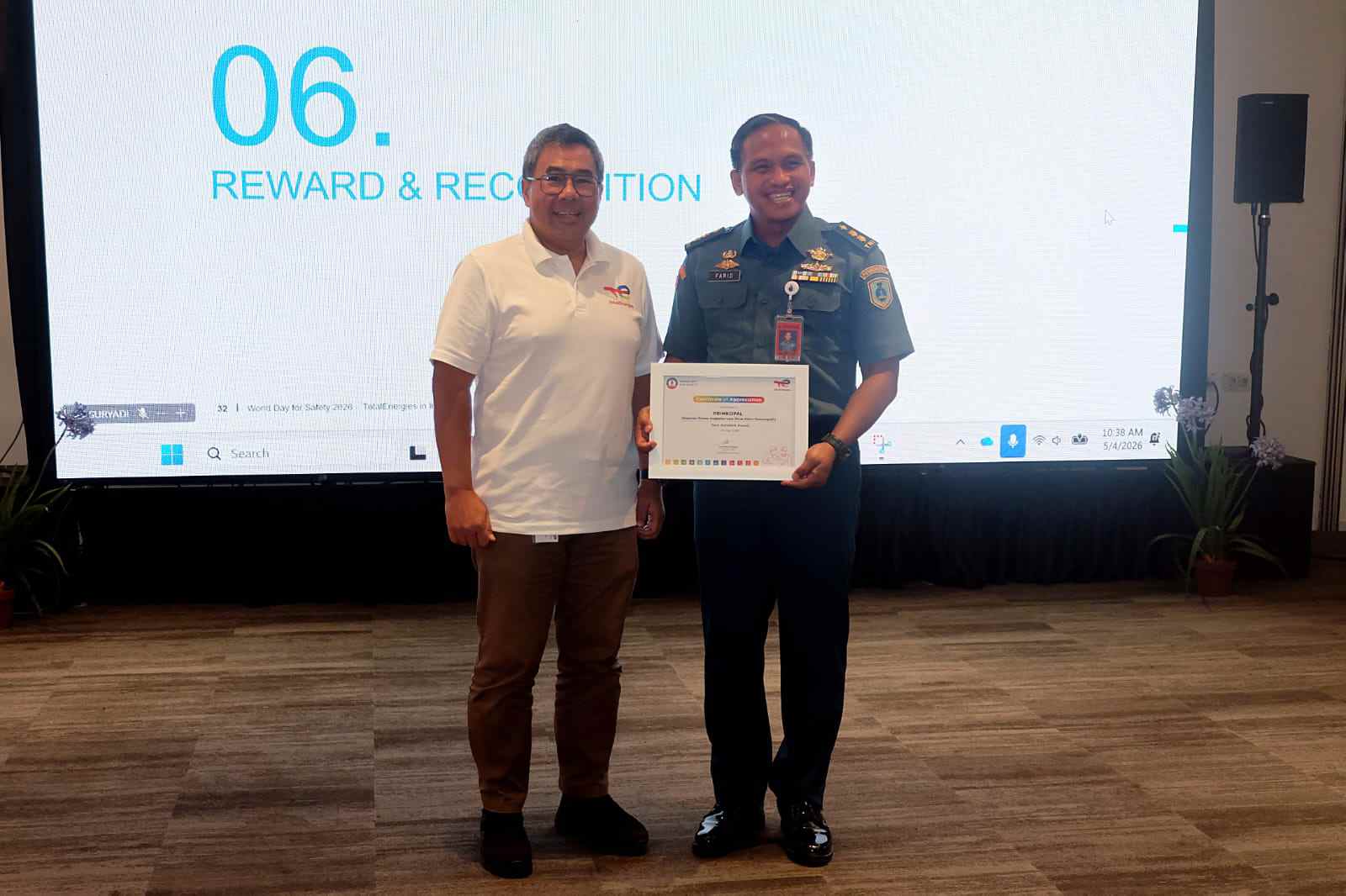 Primkopal Hidros Raih “Zero Accident Award” dari TotalEnergies Indonesia