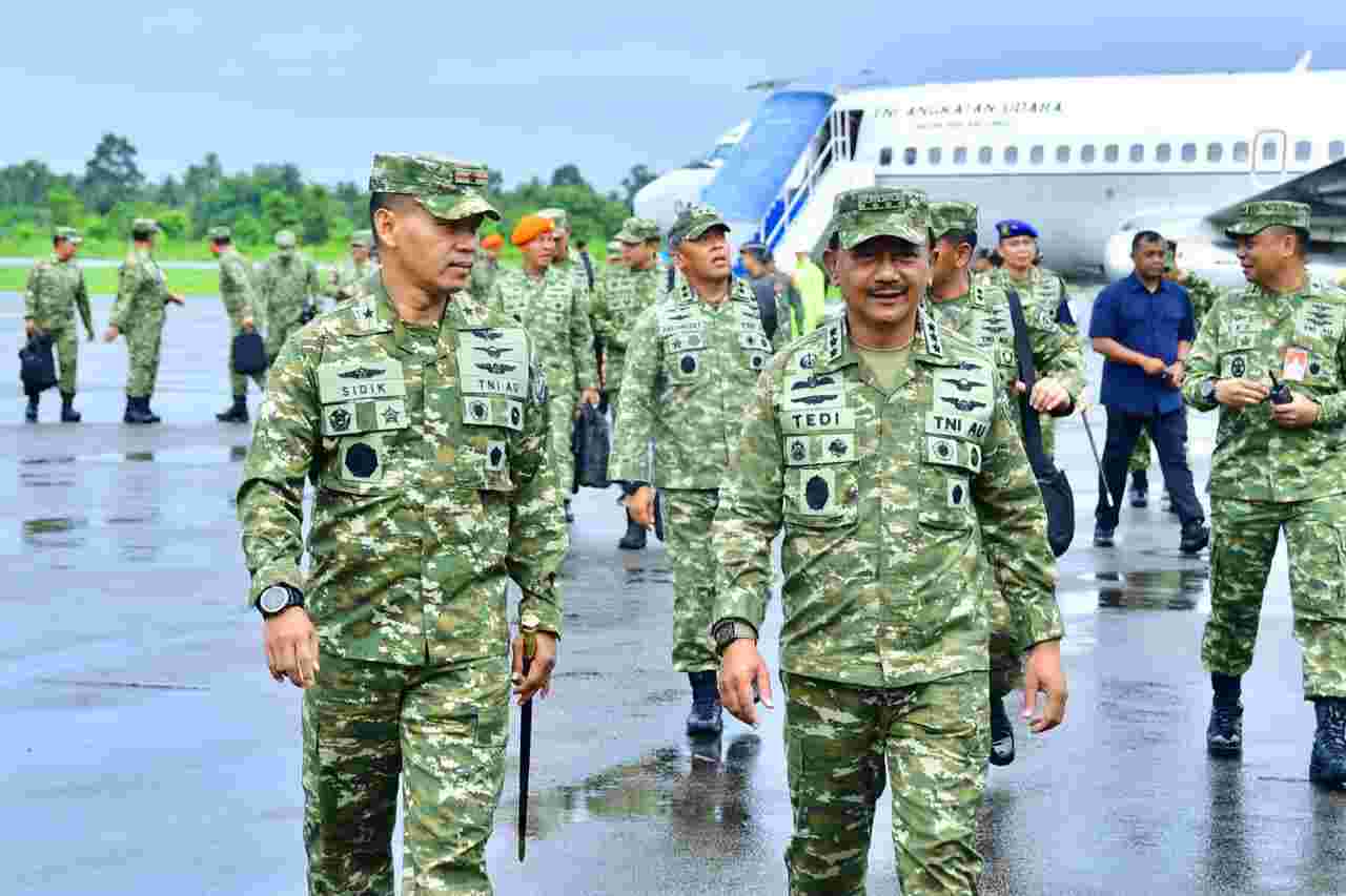 Tinjau Kesiapan Operasional Satuan TNI AU di Bumi Khatulistiwa, Wakasau Tekankan Pentingnya Profesionalisme Prajurit