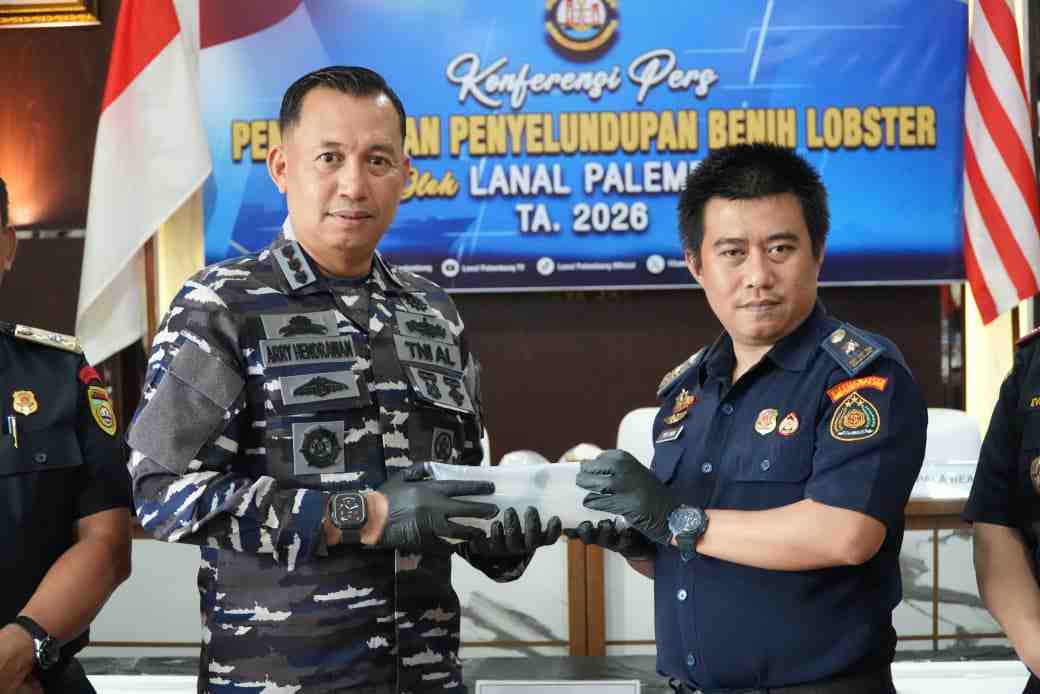 TNI AL BERHASIL GAGALKAN UPAYA PENYELUNDUPAN 125 RIBU BENIH BENING LOBSTER