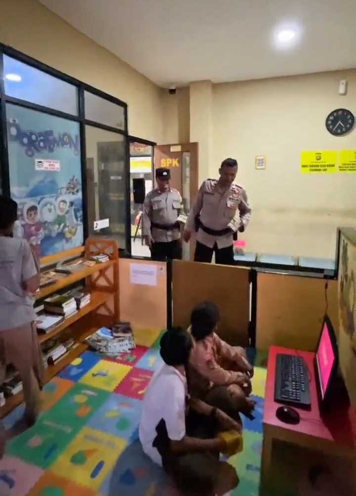 Pojok Baca Edukasi Polsek Kalibaru: Menumbuhkan Minat Baca dan Kepedulian Gizi Anak Sejak Dini