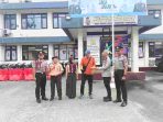 Siswa SDN 021 Tugu Utara Serahkan Hasil Panen ke Polsek Koja, Dukung Program Peduli Lingkungan