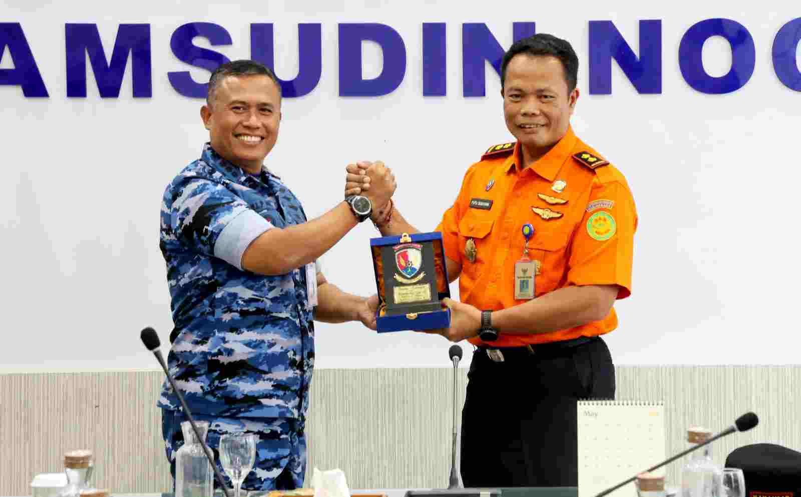 Sinergi Tanpa Batas, Kabasarnas Beri Penghargaan Khusus untuk Lanud Sjamsudin Noor