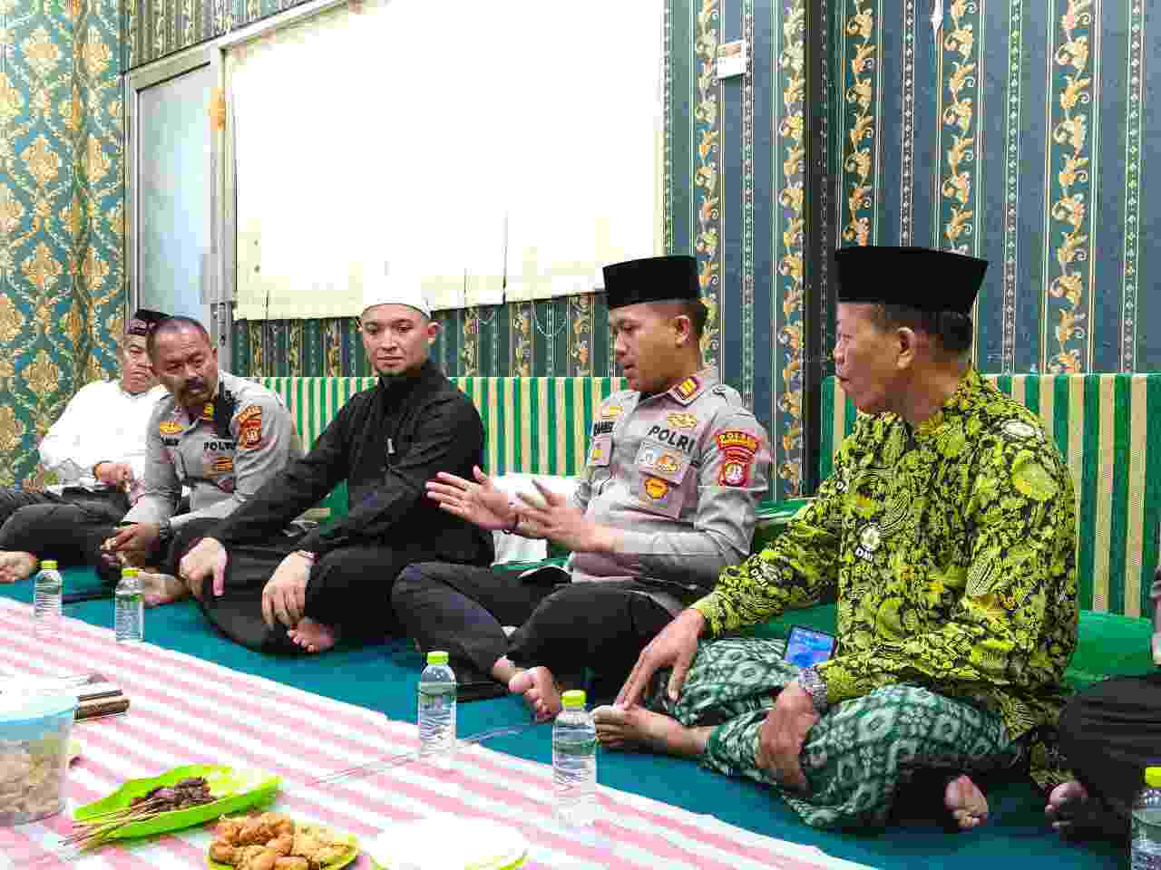 Kapolsek Pademangan Jalin Silaturahmi dengan Tokoh Agama di Masjid Kramat Kampung Bandan