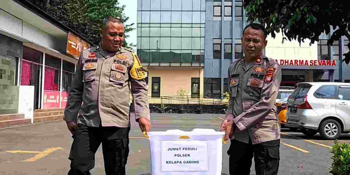 Polsek Kelapa Gading Gelar Jumat Peduli, Bagikan 50 Nasi Kotak untuk Ojol dan Warga