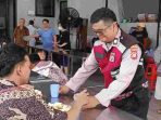 Jum’at Peduli Polsek Metro Penjaringan, 500 Paket Makanan Dibagikan untuk Warga dan Pekerja Lapangan