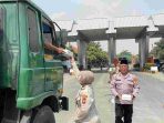 Jumat Berkah Peduli Wujud Kepedulian Polri Dan Sosialisasikan Layanan Polri 110 Jumat Berkah Peduli Wujud Kepedulian Polri Dan Sosialisasikan Layanan Polri 110