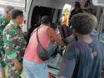 Satgas TMMD Tunjukkan Kepedulian dengan Evakuasi Warga Sakit