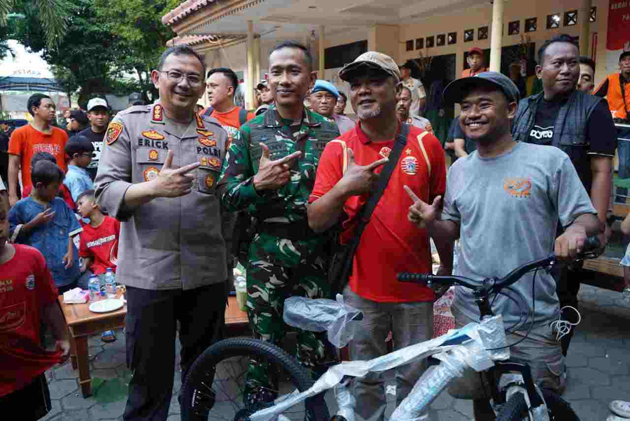 Kapolres Metro Jakarta Utara Tinjau Langsung Pengamanan Nobar Persija vs Persib di Pademangan
