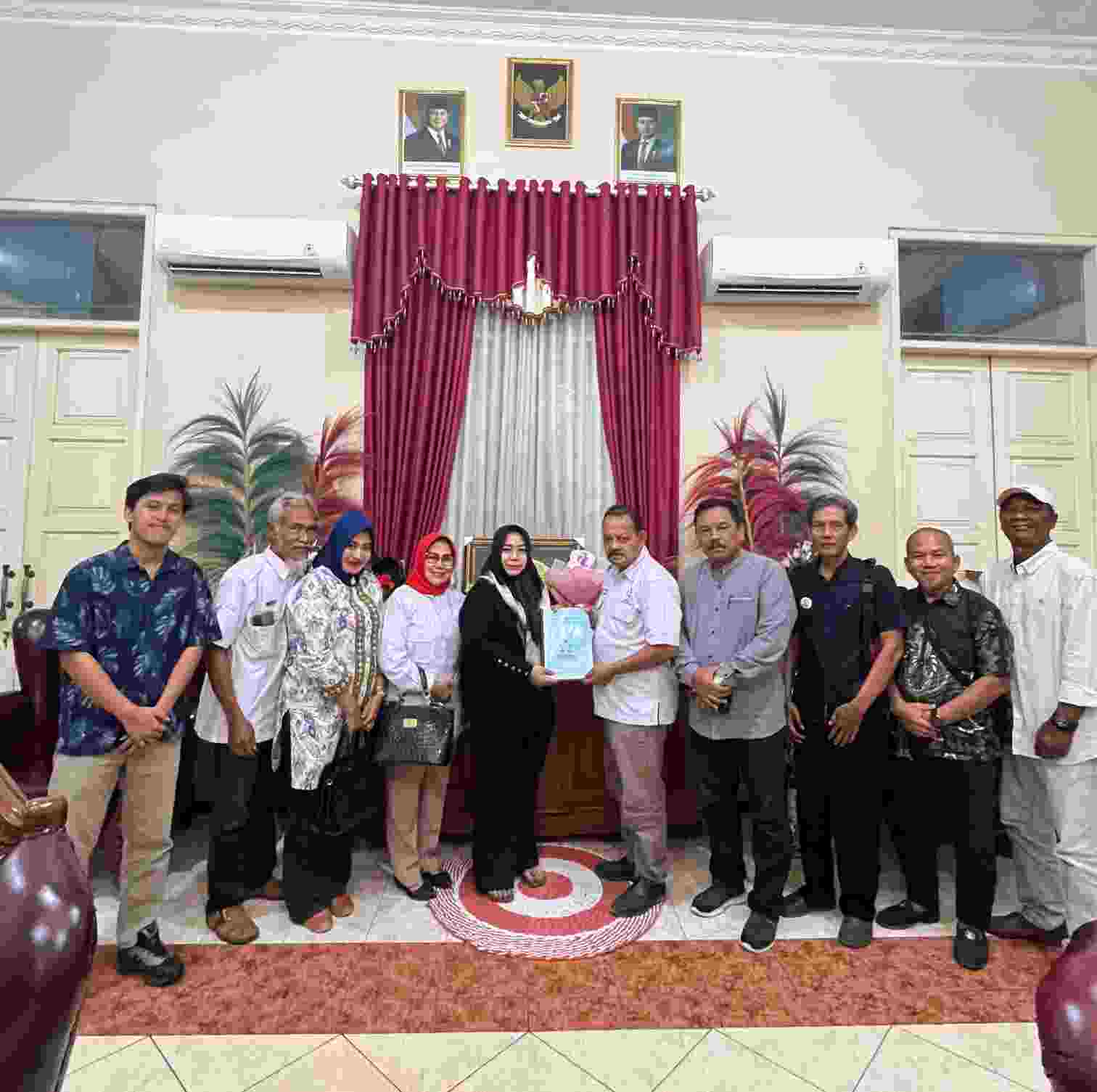 Plt Bupati Ponorogo Dorong Peran Besar PKL UMKM Sukseskan MBG dan KDKMP, Ketua Umum APKLI-P: Patut Dicontoh Di Indonesia