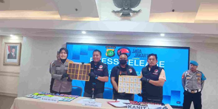 Satres Narkoba Polres Metro Jakarta Utara Bongkar Home Industry “Happy Water”, Sita 1,5 Kilogram Sabu dan 1.156 Kemasan Siap Edar