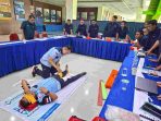 SELALU SIAGA, PT TERMINAL TELUK LAMONG CETAK TENAGA TERAMPIL DALAM PERTOLONGAN PERTAMA PADA KECELAKAAN SELALU SIAGA, PT TERMINAL TELUK LAMONG CETAK TENAGA TERAMPIL DALAM PERTOLONGAN PERTAMA PADA KECELAKAAN