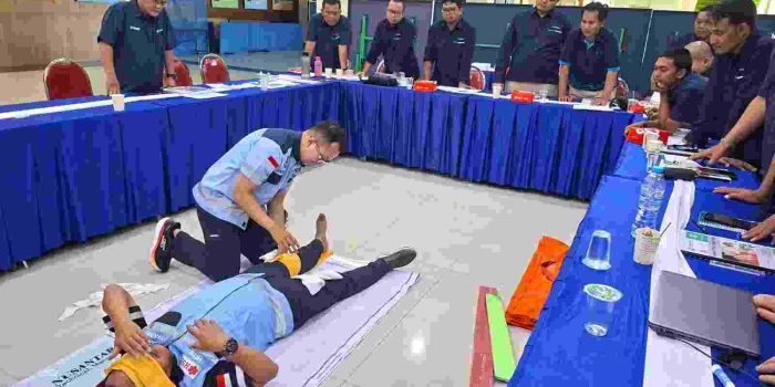SELALU SIAGA, PT TERMINAL TELUK LAMONG CETAK TENAGA TERAMPIL DALAM PERTOLONGAN PERTAMA PADA KECELAKAAN