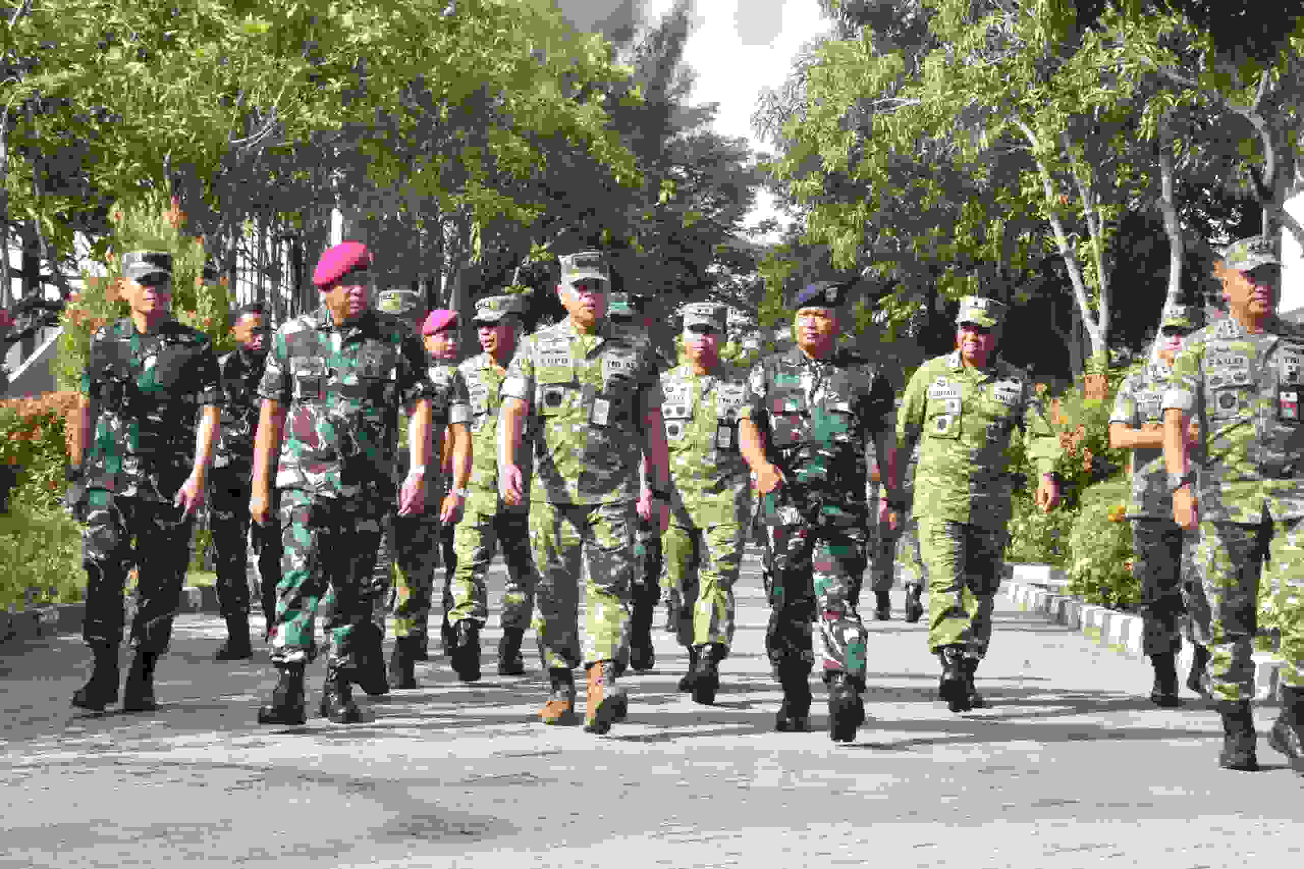 PERKUAT KESIAPAN ALUTSISTA, MEWAKILI DANKODAERAL III, WADAN DAMPINGI KABAHARWAT KEMHAN RI TINJAU FASILITAS FASHARKAN KODAERAL III DI PONDOK DAYUNG