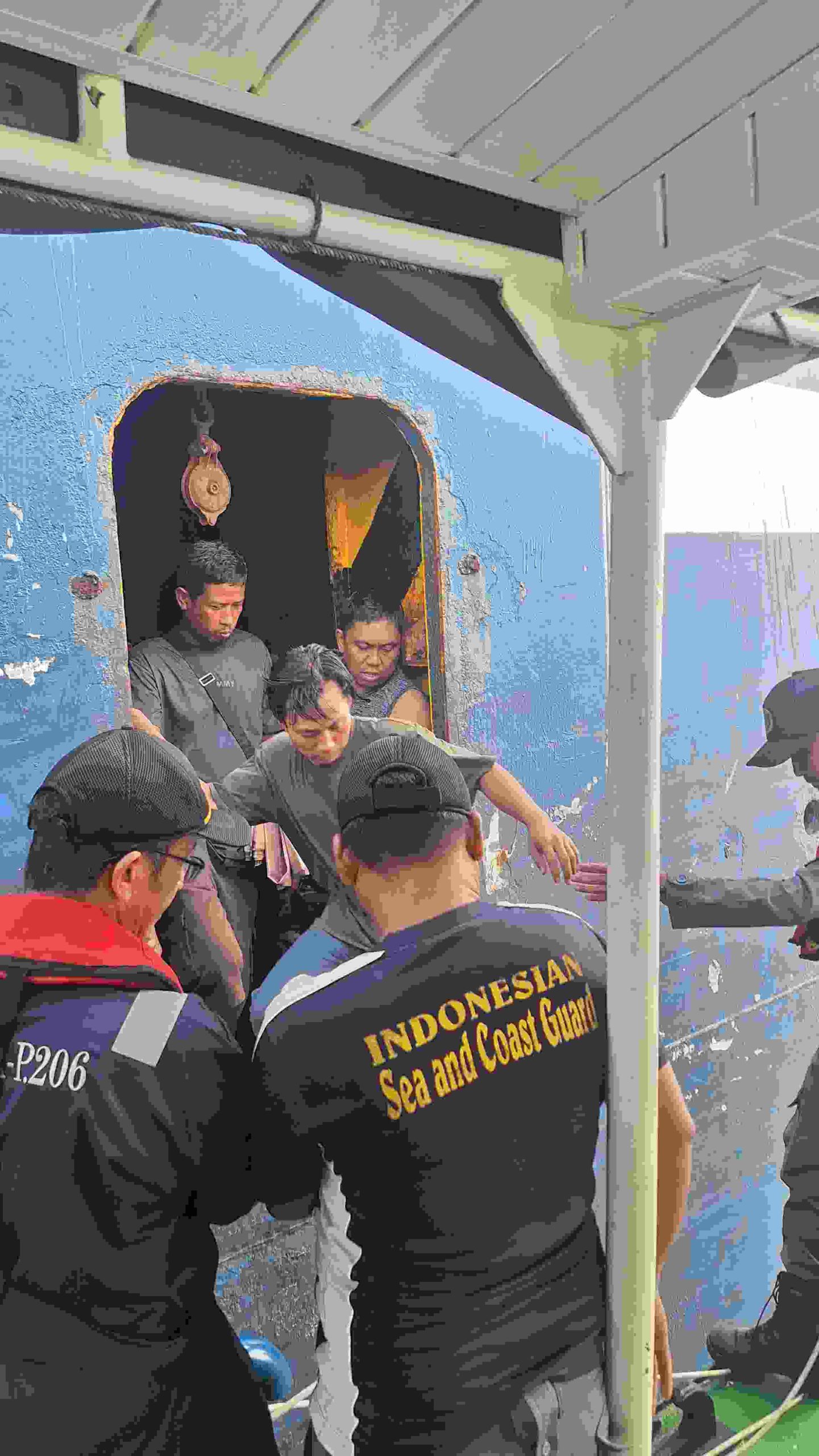 RESPON CEPAT KPLP EVAKUASI 28 PENUMPANG KMP. MUTIARA PERSADA III DI PERAIRAN LAMPUNG SELATAN – SELAT SUNDA