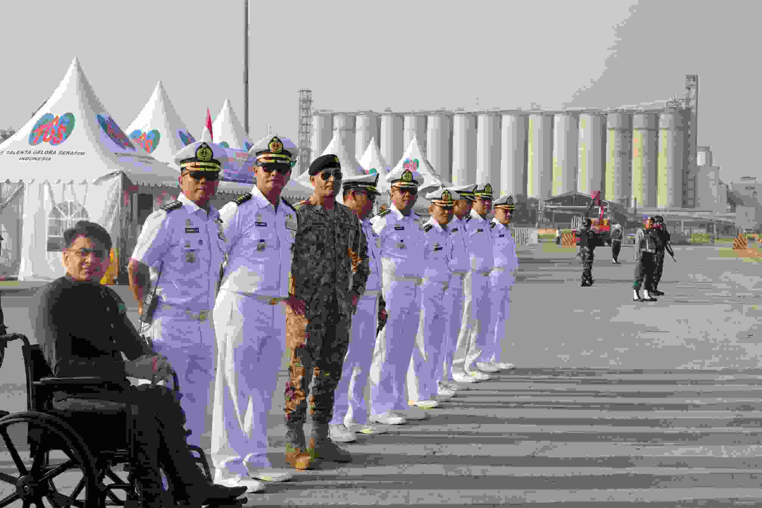 PERKUAT DIPLOMASI MARITIM, KODAERAL III SAMBUT HANGAT KEDATANGAN TIGA KAPAL PERANG PAKISTAN DI JAKARTA