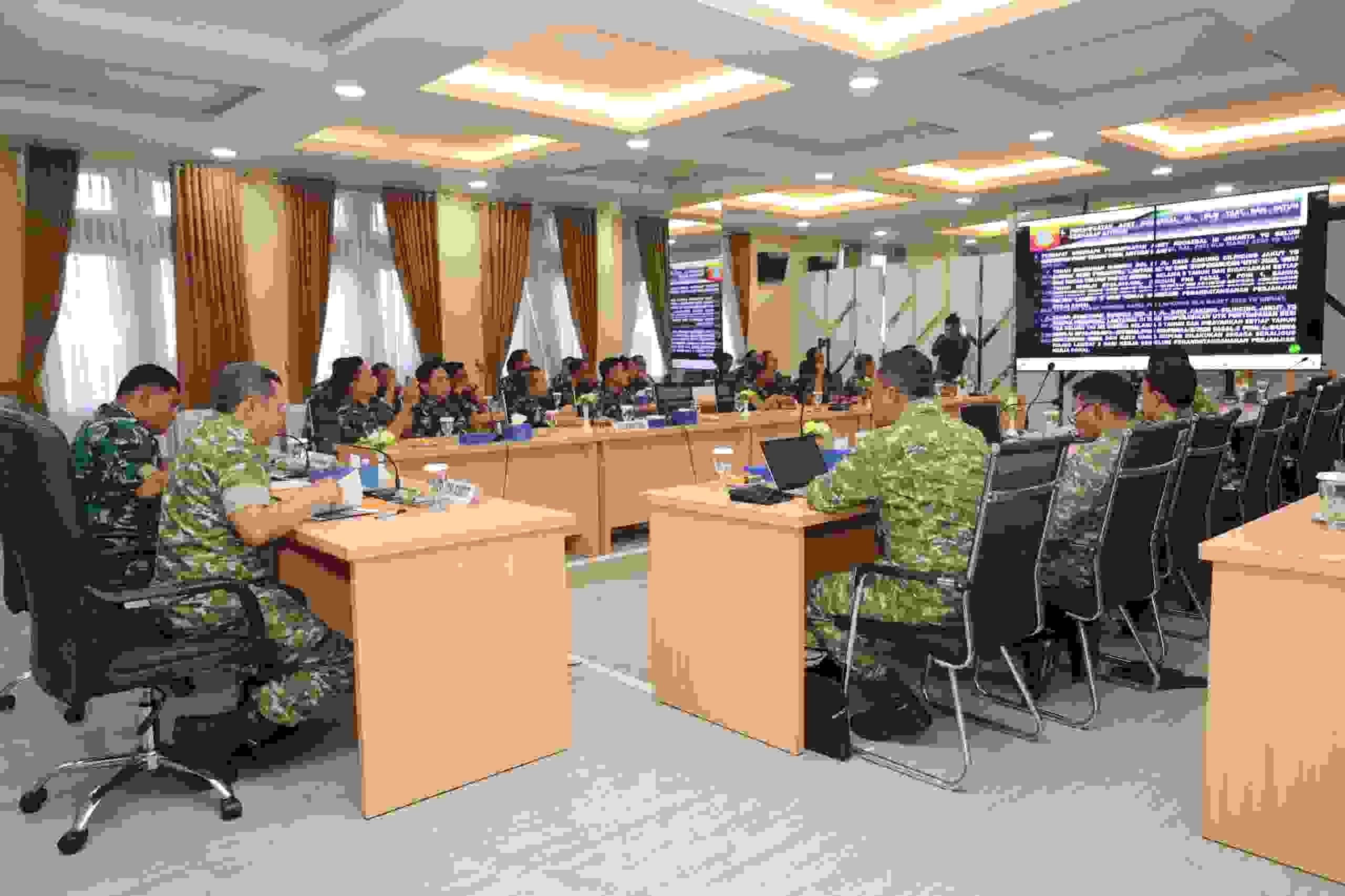 DANKODAERAL III TERIMA HASIL AUDIT ITJEN TNI PADA ACARA EXIT MEETING DI MAKODAERAL III