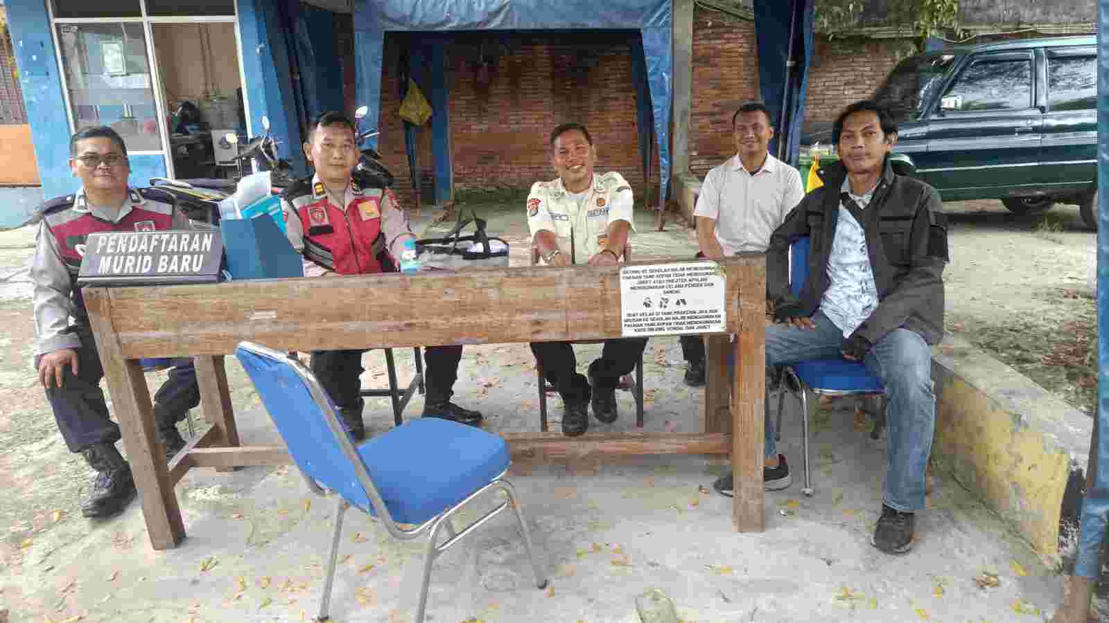 POLISI GO TO SCHOOL, POLSEK METRO PENJARINGAN AJAK PELAJAR SMK PSKD 3 BIJAK BERMEDSOS DAN TOLAK TAWURAN