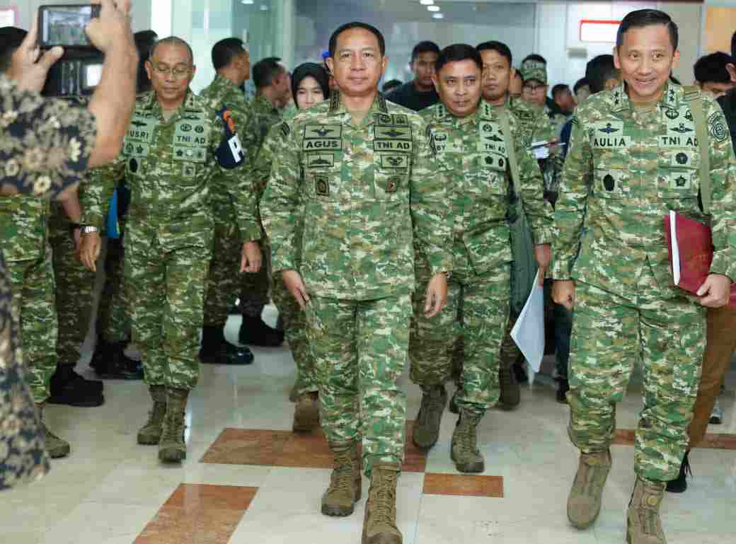 Panglima TNI Hadiri Raker Bersama Komisi I DPR RI Bahas Dinamika Geopolitik dan Misi Perdamaian Dunia