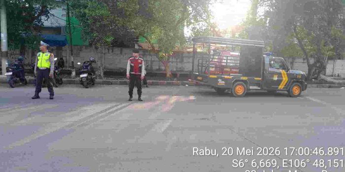 Unit Lantas dan Sabara Polsek Kawasan Muara Baru Intensifkan Pengaturan Lalu Lintas Sore Hari di Kawasan PPS Nizam Zachman Jakarta