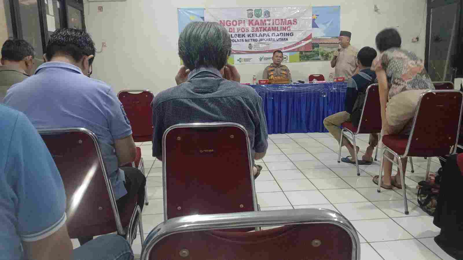Ngopi Kamtibmas Wakapolsek Kelapa Gading :Serap Aspirasi Warga RW 06 Pegangsaan Dua