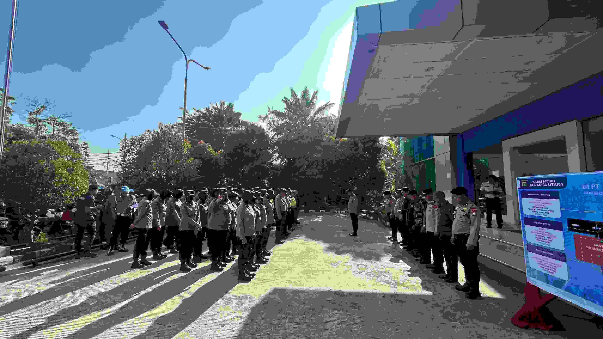 Polsek Koja Gelar Apel Pengamanan Aksi Buruh FSBPI di Jakarta Utara