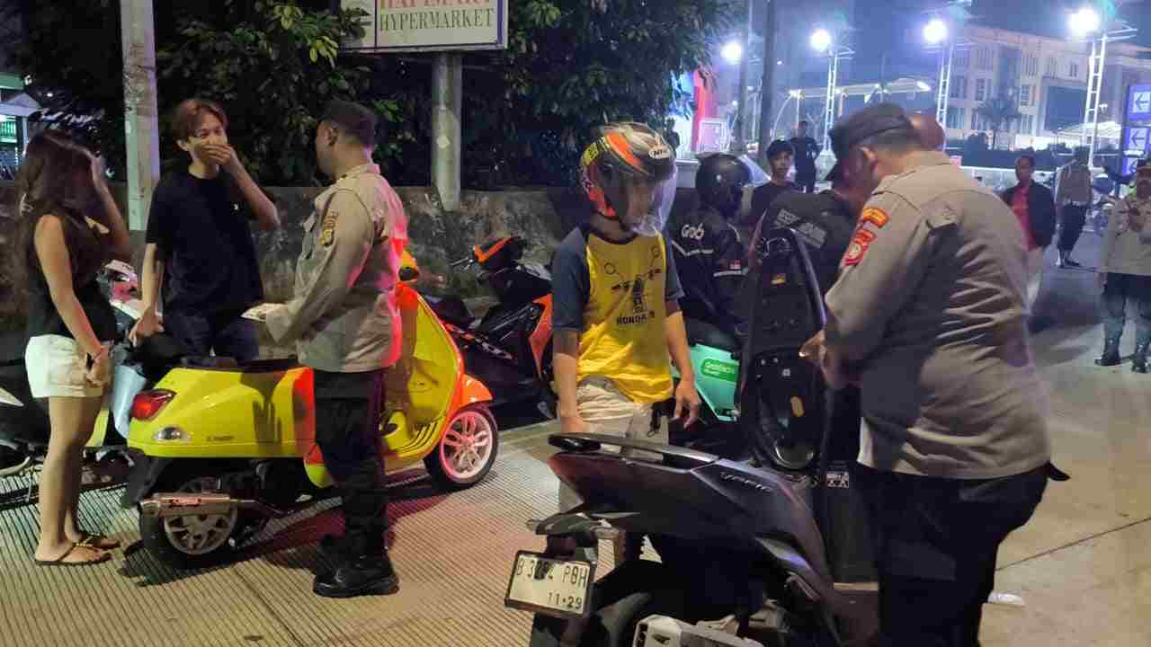 Polsek Pademangan Gelar Patroli KRYD dan Razia Stasioner Antisipasi Gangguan Kamtibmas