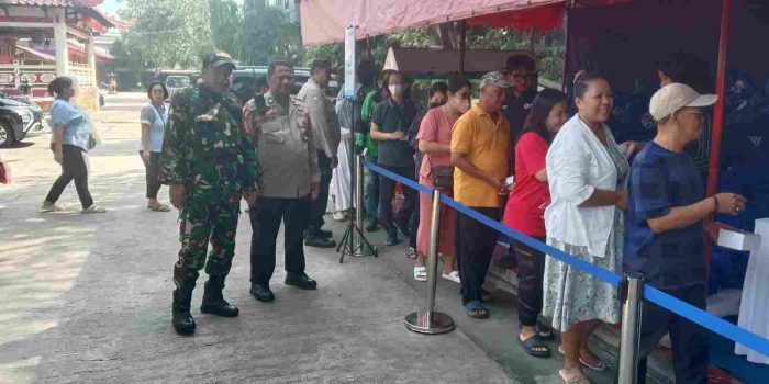 Polsek Metro Penjaringan Monitoring dan Amankan Bakti Sosial Pembagian 600 Paket Sembako di Wihara Satria Dharma