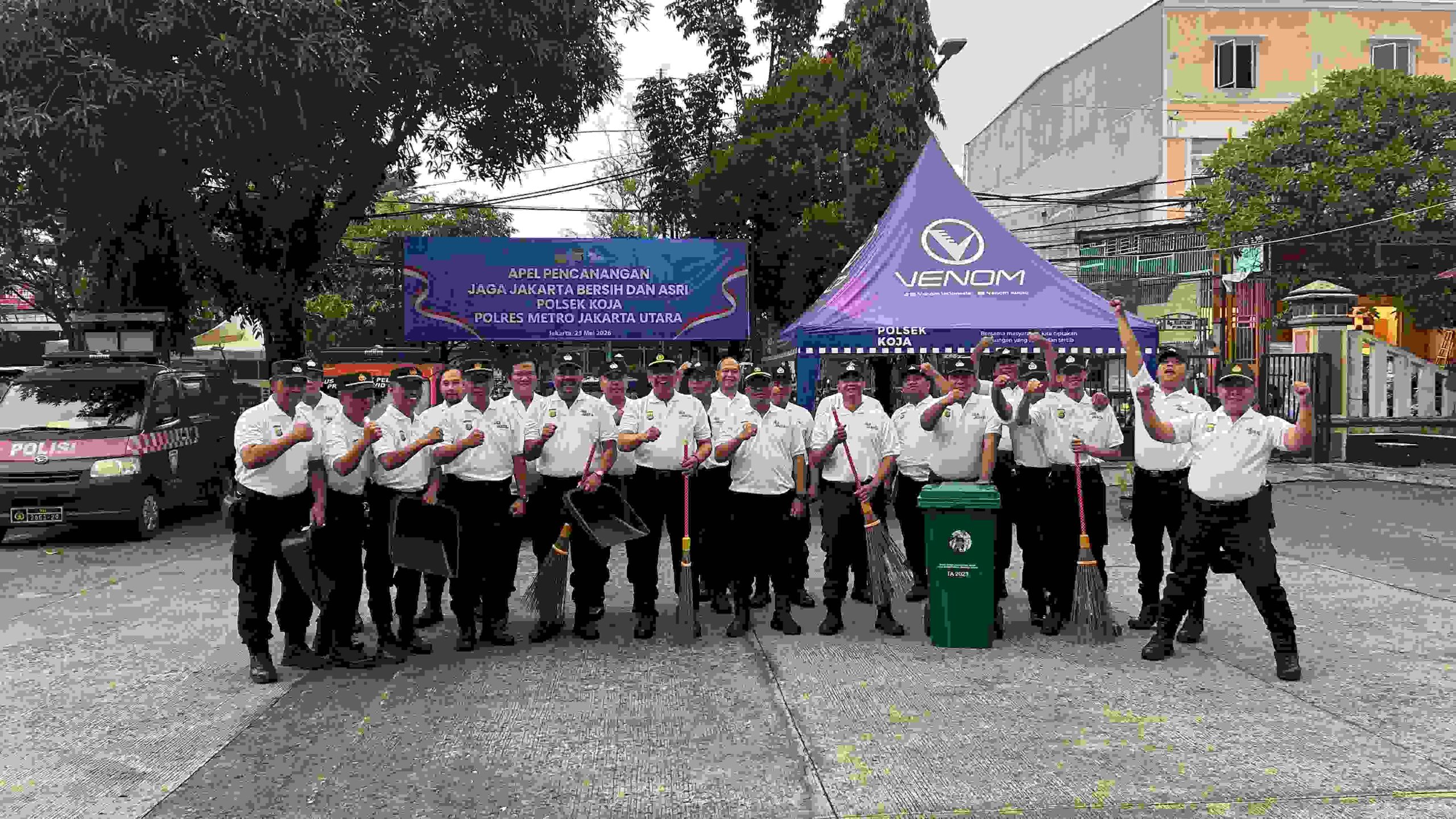 Dukung Program Kapolda, Polsek Koja Gelar Apel dan Aksi Bersih-Bersih Lingkungan