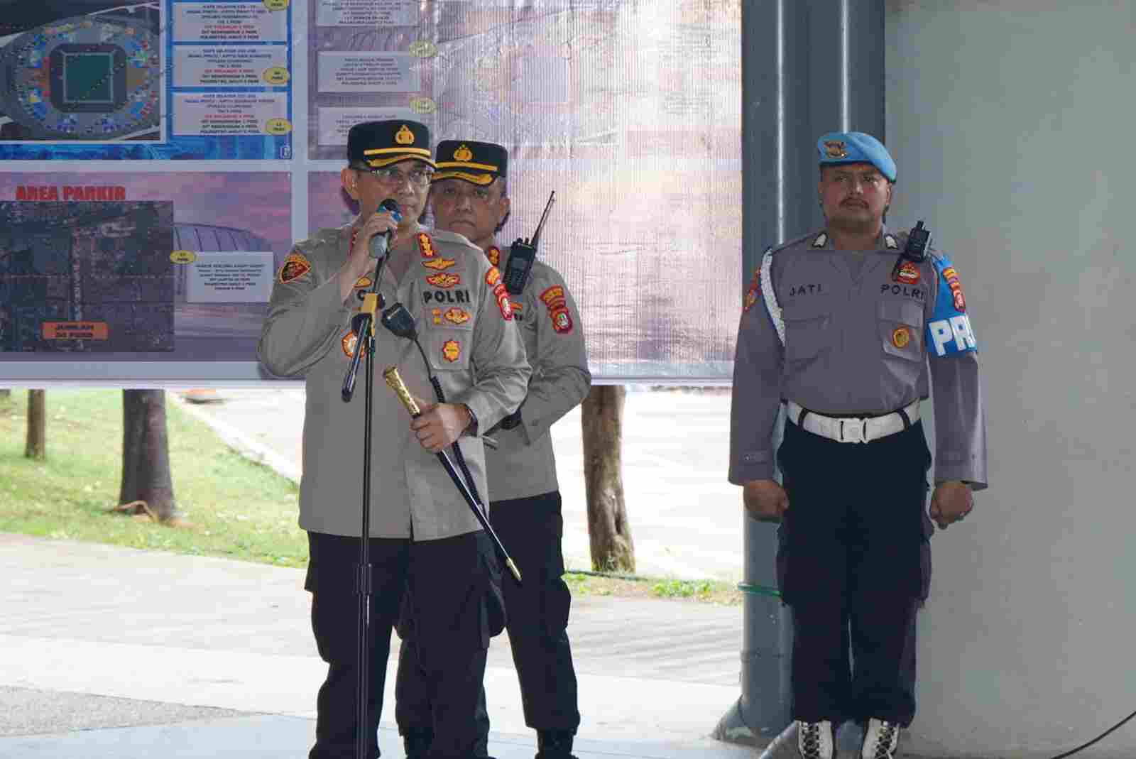 Kapolres Metro Jakarta Utara Pimpin Apel Pengamanan Persija Vs Semen Padang di JIS, Tekankan Pemeriksaan Ketat dan Humanis