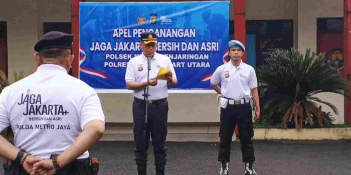 POLSEK METRO PENJARINGAN CANANGKAN “JAGA JAKARTA BERSIH DAN ASRI”, ANGGOTA LANJUT KERJA BAKTI DI LINGKUNGAN MAPOLSEK