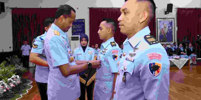 Dankodiklatau Tutup Pendidikan Sekkau A-118, Kapten Pnb Apriyanto Ismail Raih Predikat Siswa Terbaik