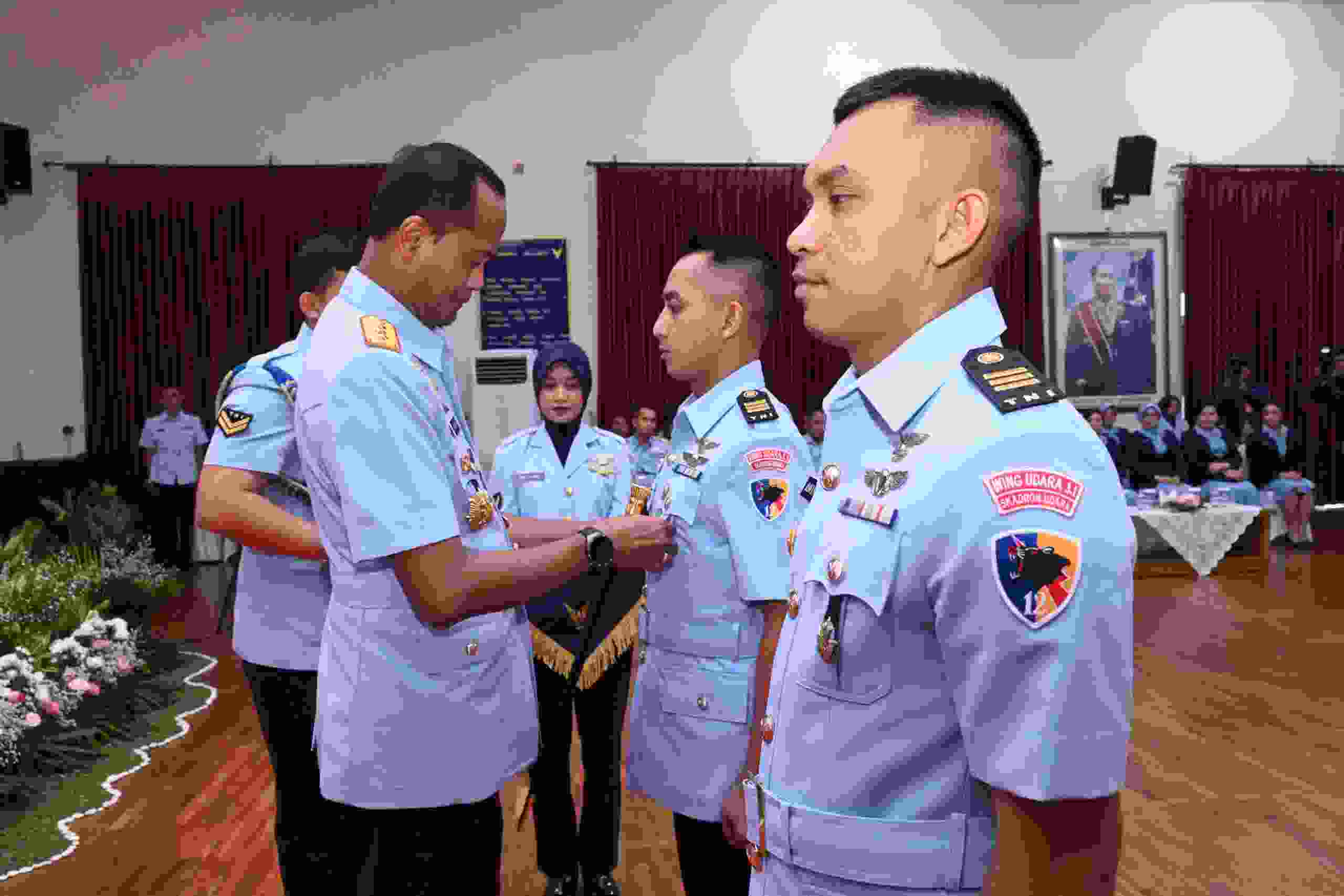 Dankodiklatau Tutup Pendidikan Sekkau A-118, Kapten Pnb Apriyanto Ismail Raih Predikat Siswa Terbaik
