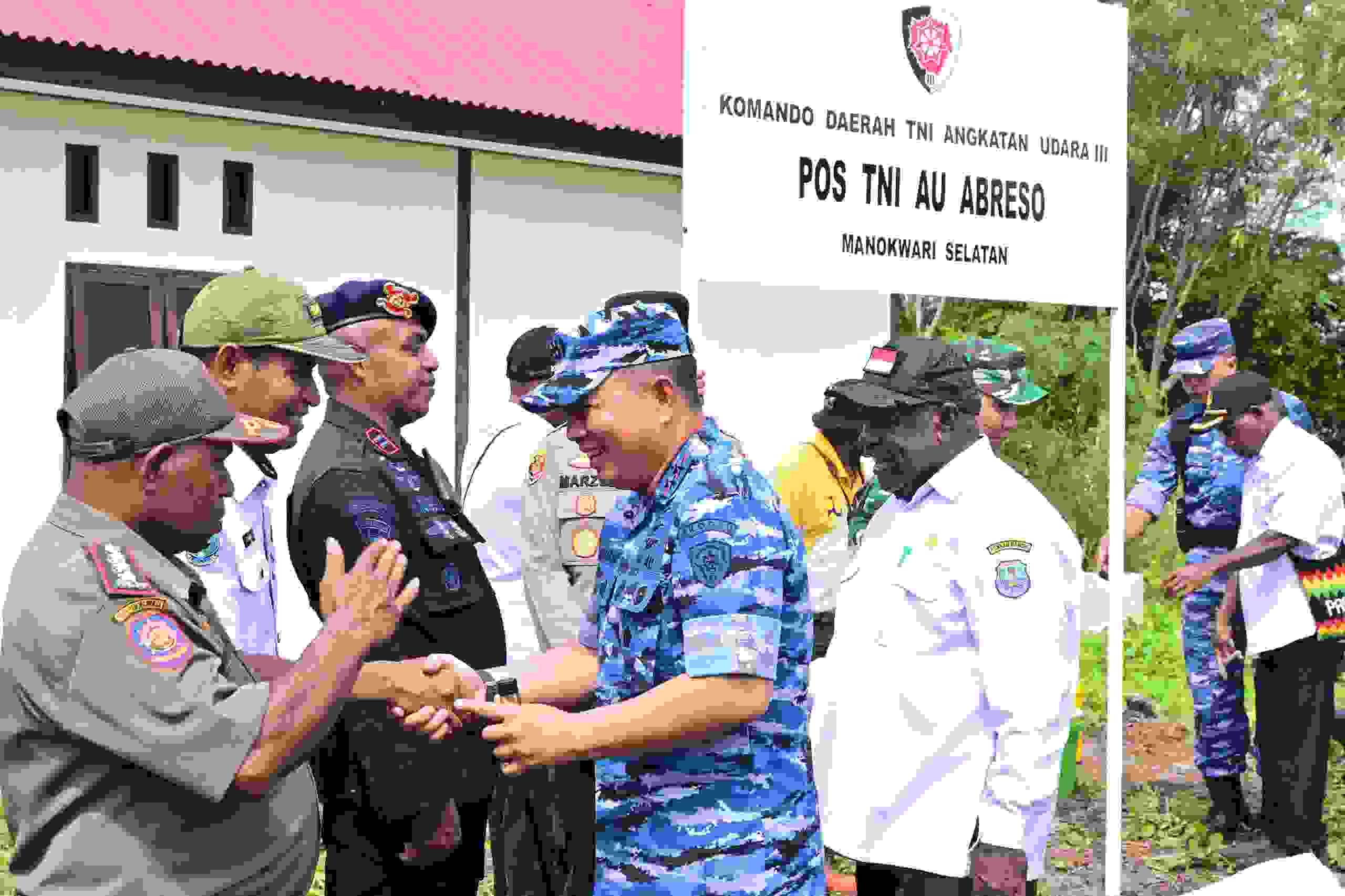 Pangkodau III Resmikan Pos TNI AU Abreso di Manokwari Selatan