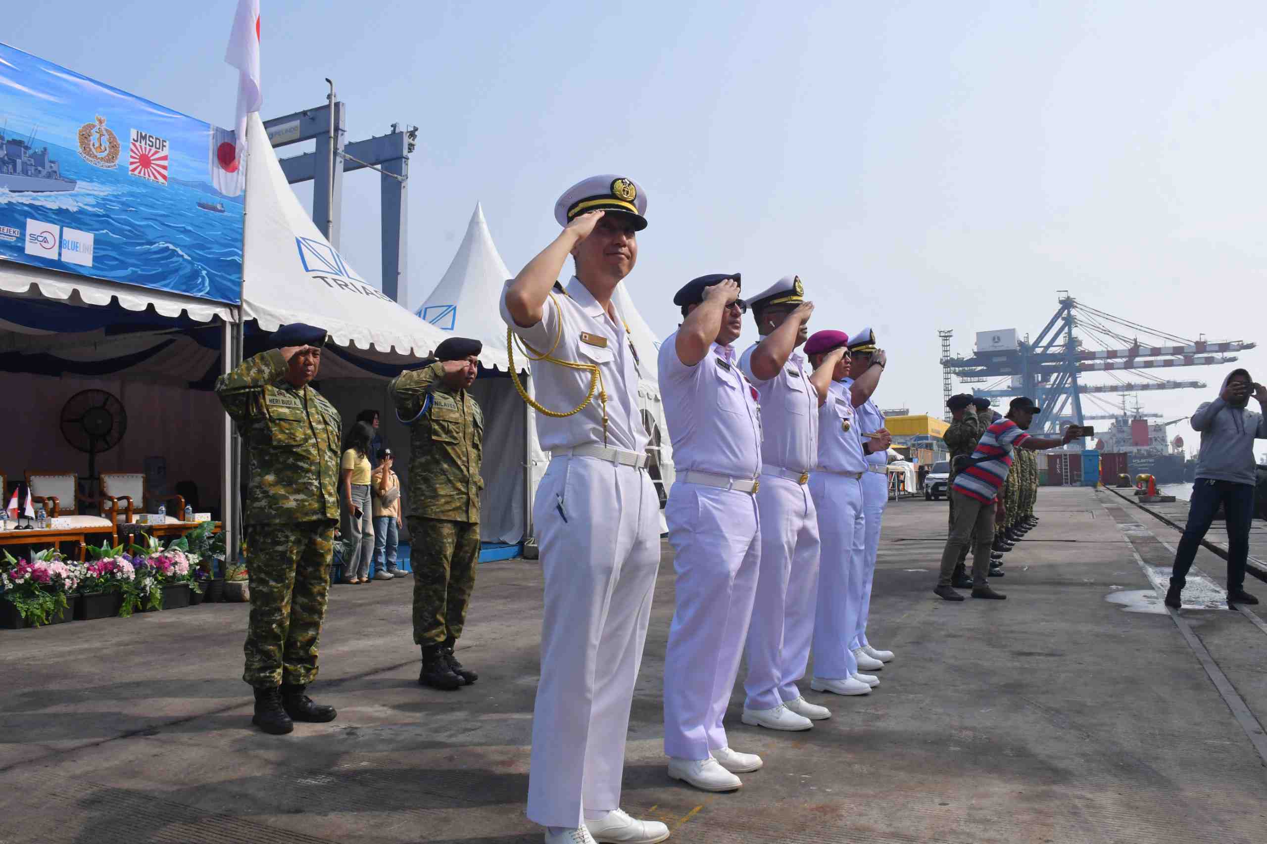 PERKUAT HUBUNGAN STRATEGIS, KODAERAL III MELEPAS KEBERANGKATAN KAPAL PERANG JEPAS JS IKAZUCHI