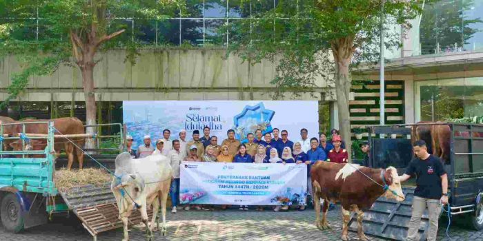 PT TERMINAL TELUK LAMONG LAKSANAKAN PROGRAM PELINDO BERBAGI HEWAN KURBAN, 12 SAPI DAN 21 KAMBING DISALURKAN KEPADA MASYARAKAT SEKITAR
